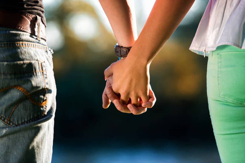 Het artikel "Verbeter je relatie met 3 basisregels" op yc-m.nl benadrukt het belang van motivatie en erkenning bij het verbeteren van een relatie. Hoewel de specifieke drie basisregels niet expliciet worden vermeld in de beschikbare informatie, wordt benadrukt dat het erkennen van problemen en de bereidheid om te veranderen cruciale eerste stappen zijn. Het artikel suggereert dat het volgen van bepaalde basisregels kan bijdragen aan het verbeteren van de relatie.