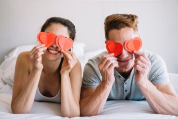 Intenties en verwachtingen: Het is cruciaal om de eigen motivaties en verwachtingen te begrijpen voordat men zich op dergelijke platforms begeeft. Het zoeken naar externe spanning kan wijzen op onvervulde behoeften binnen de huidige relatie.