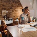 Het artikel "Vaker in de ziektewet door privé-problemen" op yc-m.nl bespreekt hoe persoonlijke problemen een aanzienlijke invloed kunnen hebben op het werkzame leven van medewerkers. Uit onderzoek blijkt dat in 50% van de gevallen de oorzaak van ziekteverzuim ligt in de privésfeer. ​